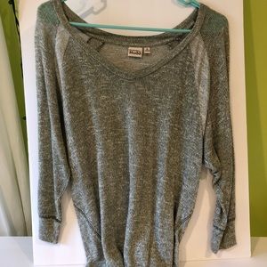 Quarter sleeve light weight sweater